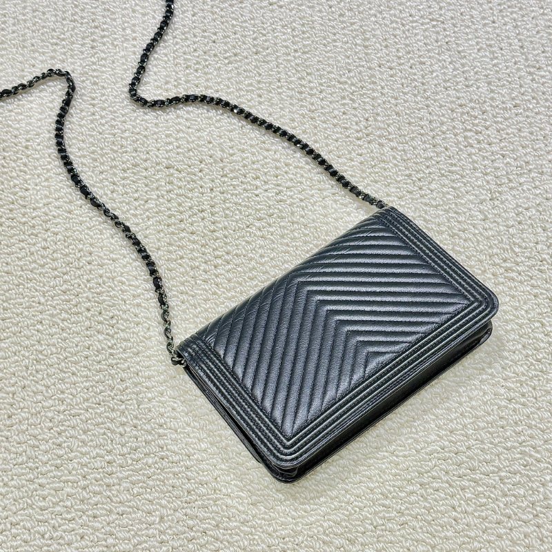 CHANEL - 黑色羊皮銀釦山型紋 BOY WOC-1