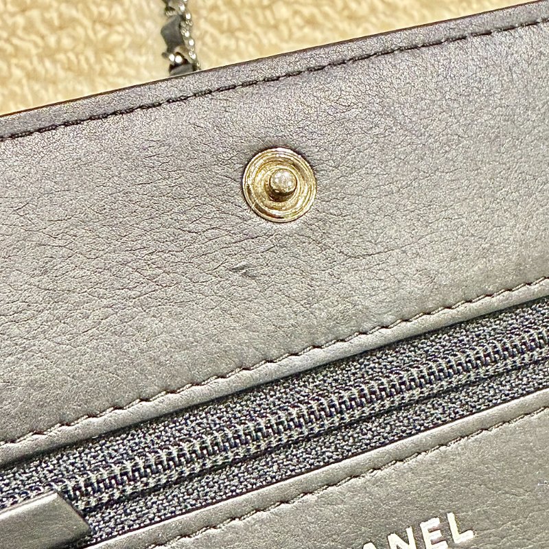 CHANEL - 黑色羊皮銀釦山型紋 BOY WOC-13