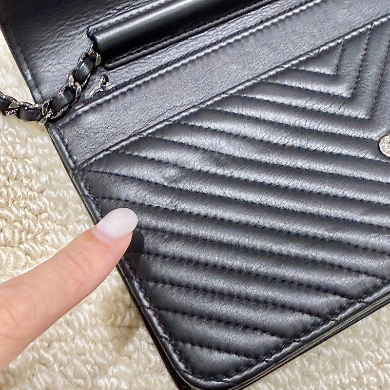 CHANEL - 黑色羊皮銀釦山型紋 BOY WOC-15