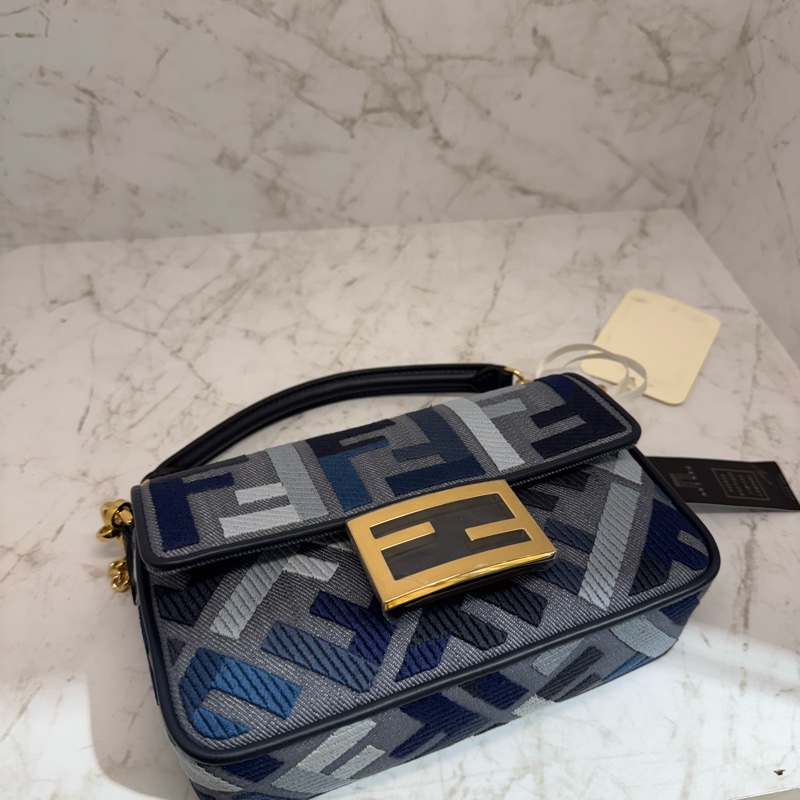 fendi 迷你Baguette 兩用包藍-5