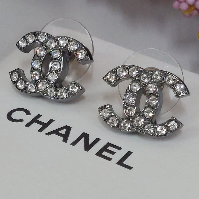 Chanel 香奈兒 烏銀色全水鑽 🎀實品拍照🎀 CC耳針 耳環 耳釘(近新離櫃)僅拍照收藏品-2