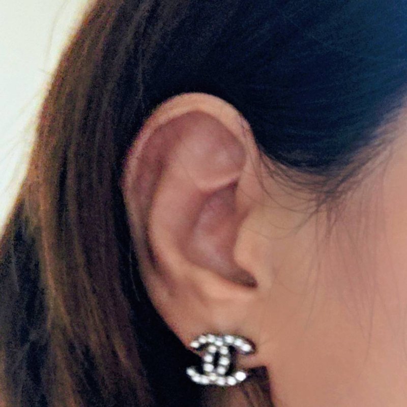 Chanel 香奈兒 烏銀色全水鑽 🎀實品拍照🎀 CC耳針 耳環 耳釘(近新離櫃)僅拍照收藏品-5