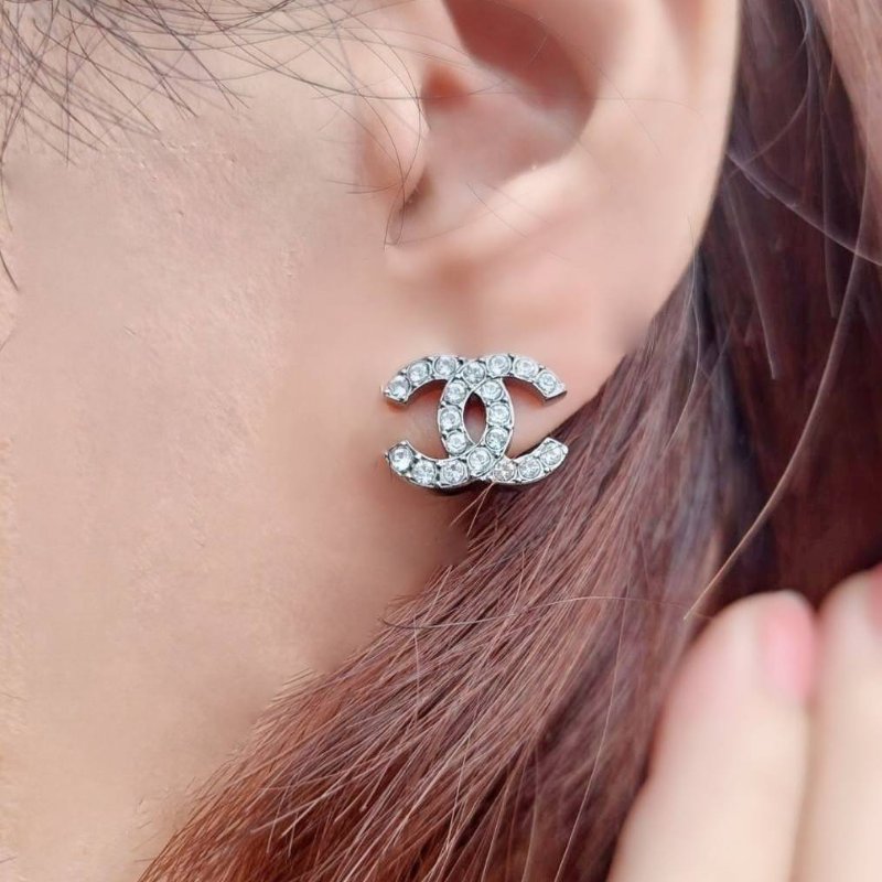 Chanel 香奈兒 烏銀色全水鑽 🎀實品拍照🎀 CC耳針 耳環 耳釘(近新離櫃)僅拍照收藏品-10