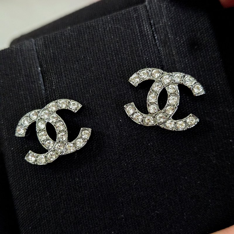 Chanel 香奈兒 烏銀色全水鑽 🎀實品拍照🎀 CC耳針 耳環 耳釘(近新離櫃)僅拍照收藏品-11