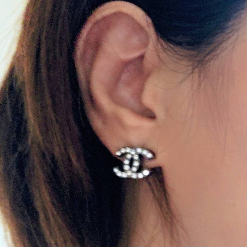 Chanel 香奈兒 烏銀色全水鑽 🎀實品拍照🎀 CC耳針 耳環 耳釘(近新離櫃)僅拍照收藏品-12