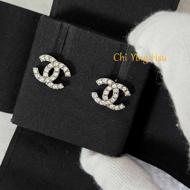 Chanel 香奈兒 烏銀色全水鑽 🎀實品拍照🎀 CC耳針 耳環 耳釘(近新離櫃)僅拍照收藏品-15