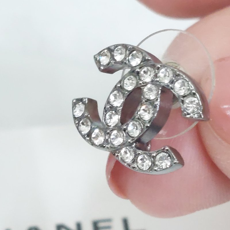 Chanel 香奈兒 烏銀色全水鑽 🎀實品拍照🎀 CC耳針 耳環 耳釘(近新離櫃)僅拍照收藏品-17