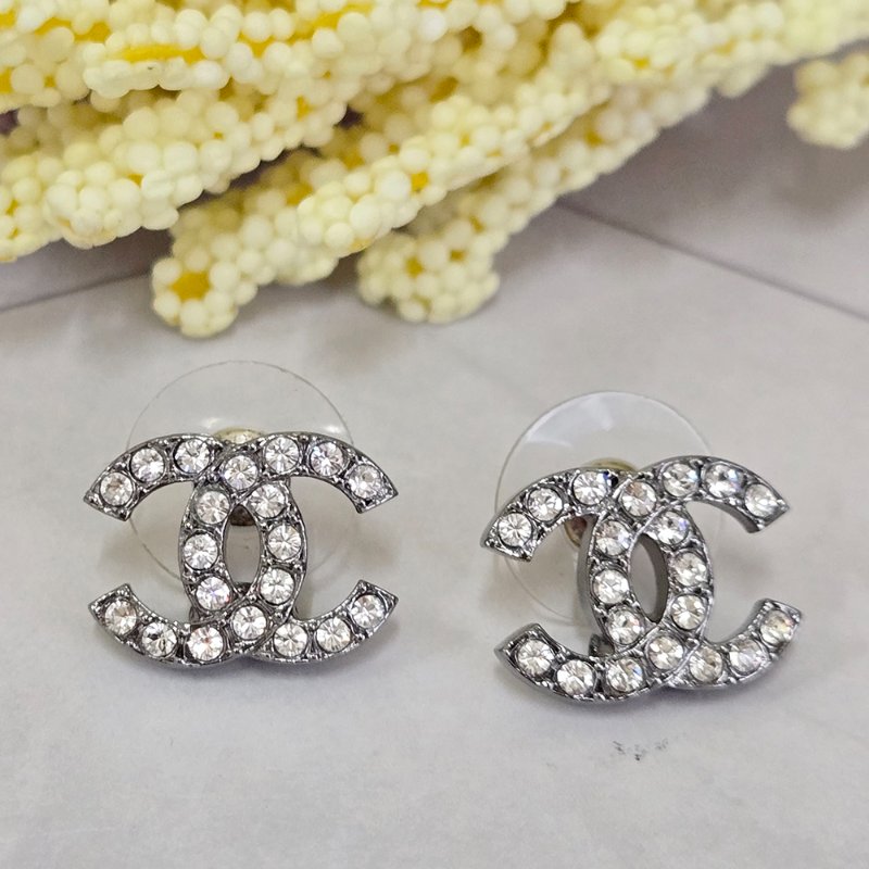 Chanel 香奈兒 烏銀色全水鑽 🎀實品拍照🎀 CC耳針 耳環 耳釘(近新離櫃)僅拍照收藏品-18