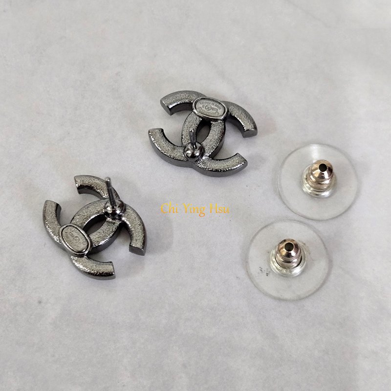 Chanel 香奈兒 烏銀色全水鑽 🎀實品拍照🎀 CC耳針 耳環 耳釘(近新離櫃)僅拍照收藏品-22