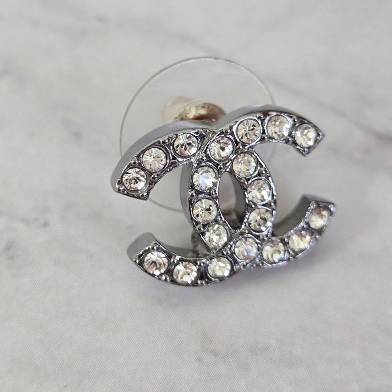 Chanel 香奈兒 烏銀色全水鑽 🎀實品拍照🎀 CC耳針 耳環 耳釘(近新離櫃)僅拍照收藏品-45