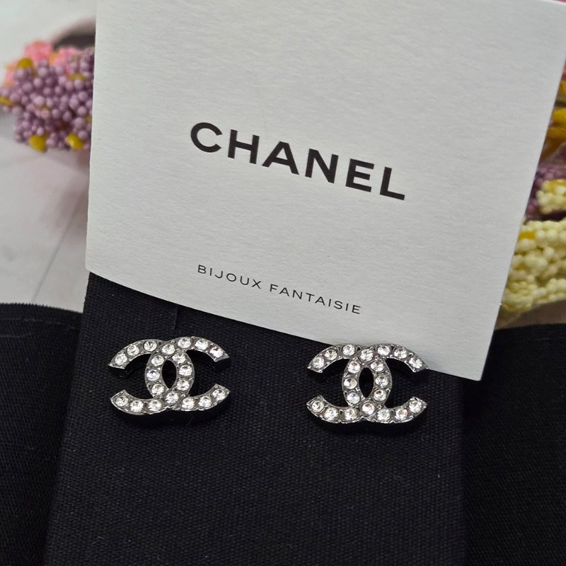 Chanel 香奈兒 烏銀色全水鑽 🎀實品拍照🎀 CC耳針 耳環 耳釘(近新離櫃)僅拍照收藏品-49