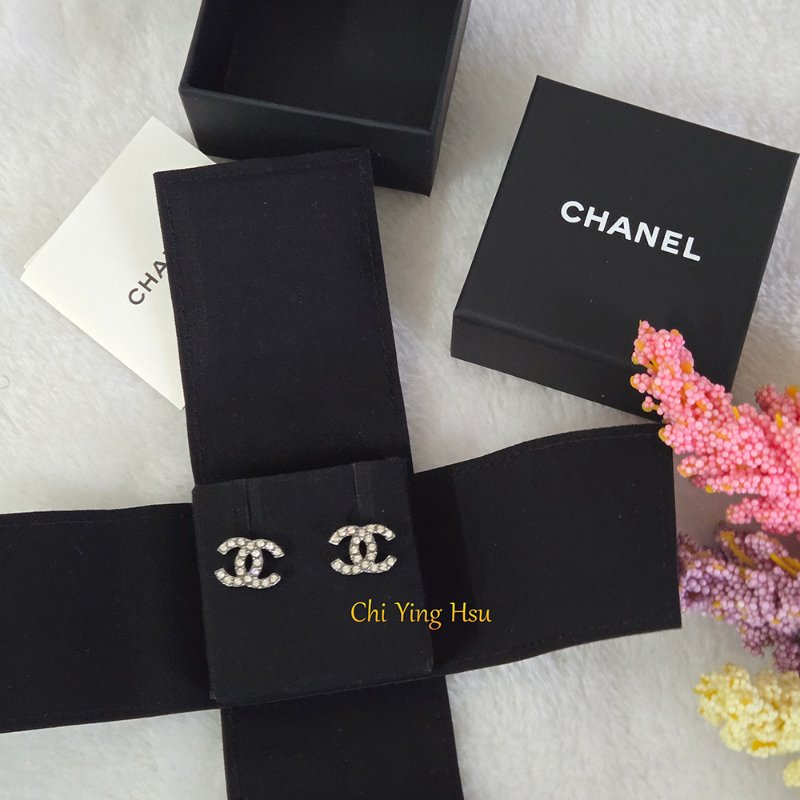 Chanel 香奈兒 烏銀色全水鑽 🎀實品拍照🎀 CC耳針 耳環 耳釘(近新離櫃)僅拍照收藏品-51