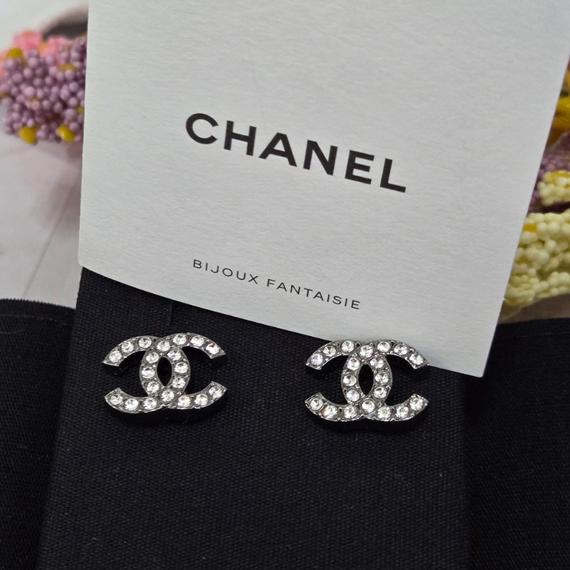 Chanel 香奈兒 烏銀色全水鑽 🎀實品拍照🎀 CC耳針 耳環 耳釘(近新離櫃)僅拍照收藏品-52