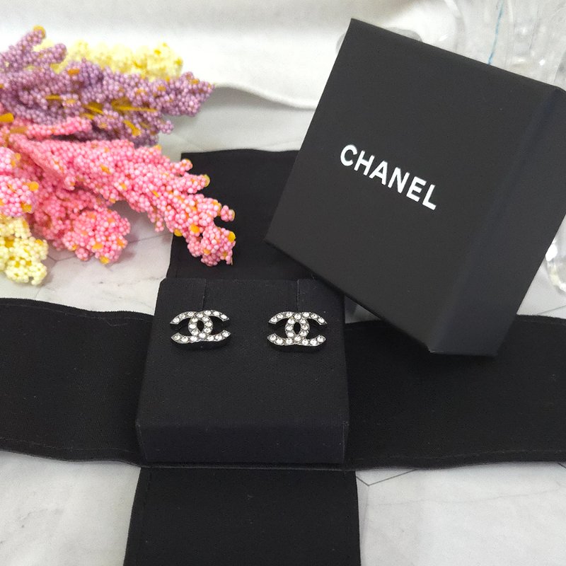 Chanel 香奈兒 烏銀色全水鑽 🎀實品拍照🎀 CC耳針 耳環 耳釘(近新離櫃)僅拍照收藏品-53