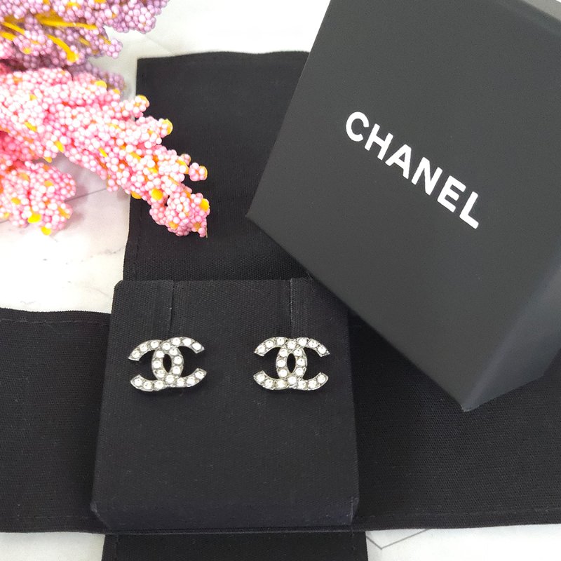 Chanel 香奈兒 烏銀色全水鑽 🎀實品拍照🎀 CC耳針 耳環 耳釘(近新離櫃)僅拍照收藏品-54
