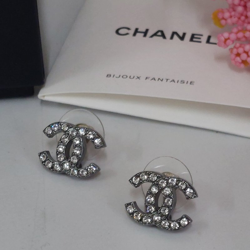 Chanel 香奈兒 烏銀色全水鑽 🎀實品拍照🎀 CC耳針 耳環 耳釘(近新離櫃)僅拍照收藏品-55