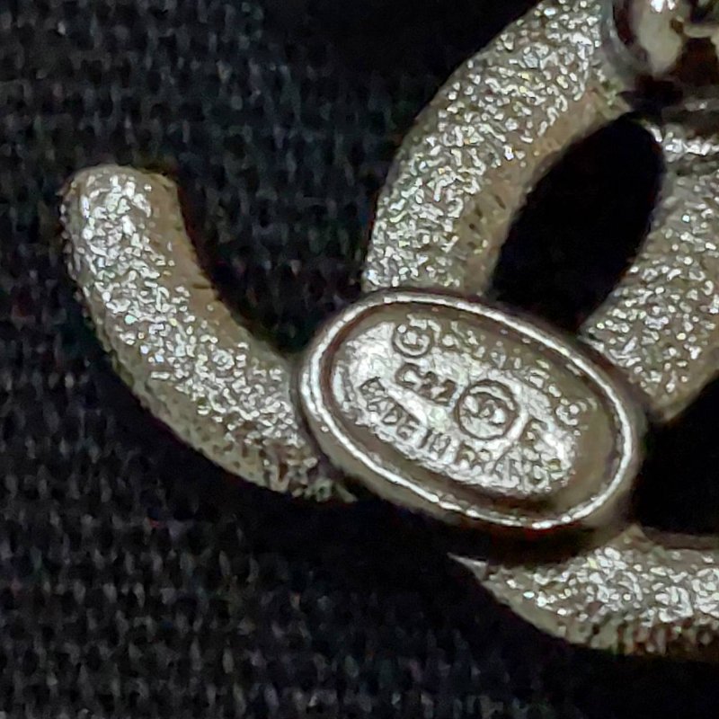 Chanel 香奈兒 烏銀色全水鑽 🎀實品拍照🎀 CC耳針 耳環 耳釘(近新離櫃)僅拍照收藏品-31