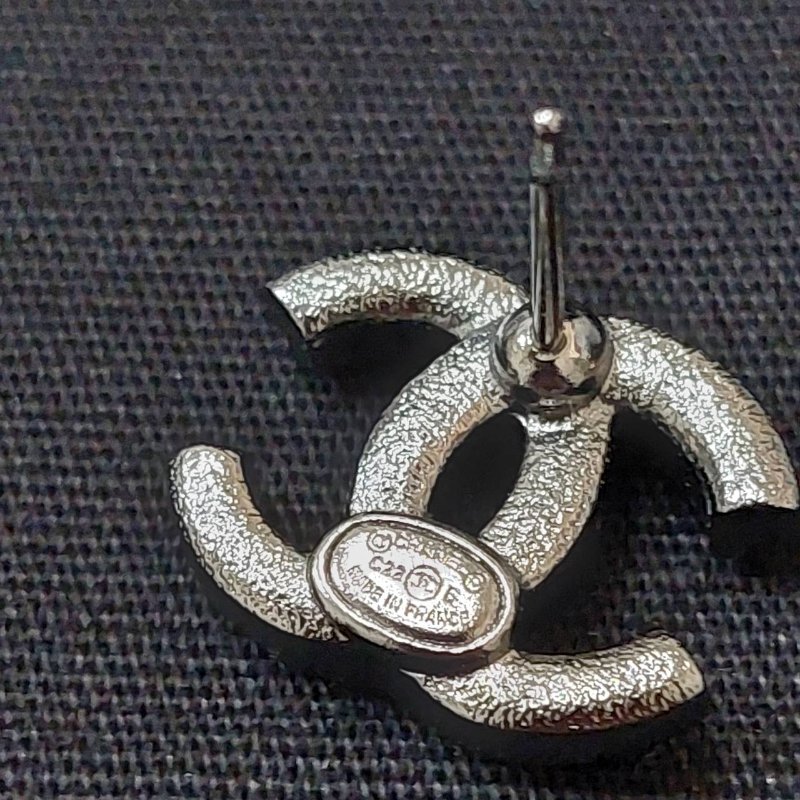 Chanel 香奈兒 烏銀色全水鑽 🎀實品拍照🎀 CC耳針 耳環 耳釘(近新離櫃)僅拍照收藏品-32