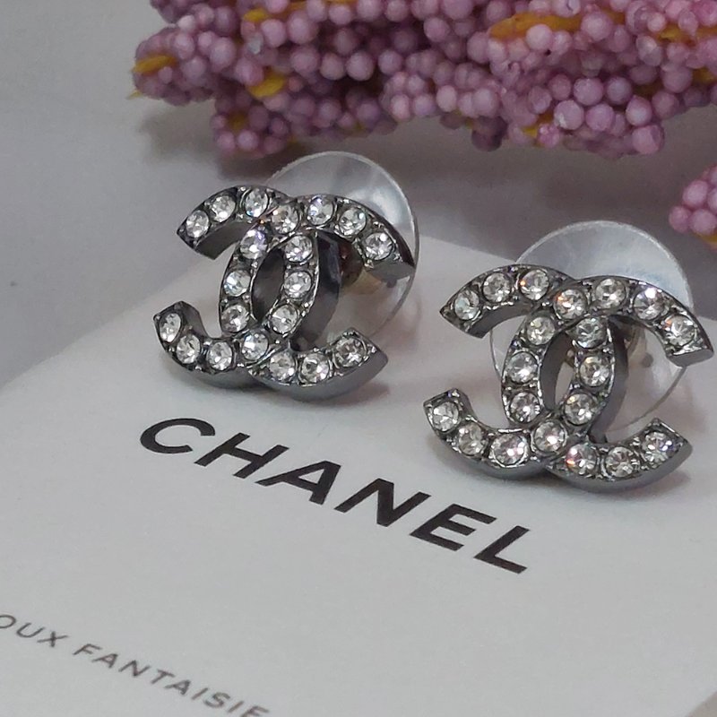 Chanel 香奈兒 烏銀色全水鑽 🎀實品拍照🎀 CC耳針 耳環 耳釘(近新離櫃)僅拍照收藏品-6
