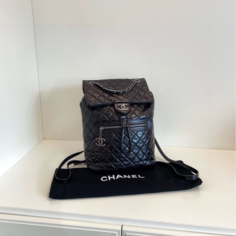 【98新以上🆕】Chanel 黑銀油蠟牛皮 薩爾茨堡雙肩包 中號背包-0