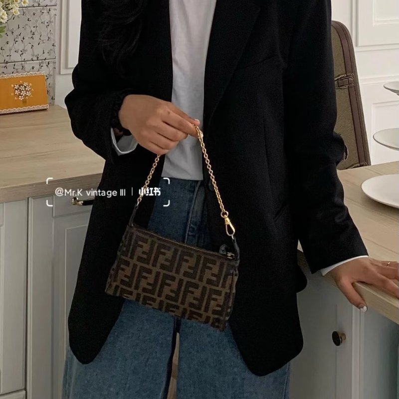 FENDI Zucca小麻將包-11