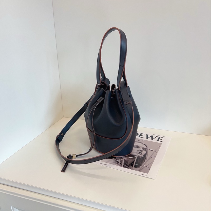 【98新🆕】Loewe Balloon 束繩 牛皮 抽繩氣球包 無限接近黑的深墨藍 手提包 斜挎包 單肩包小號-1