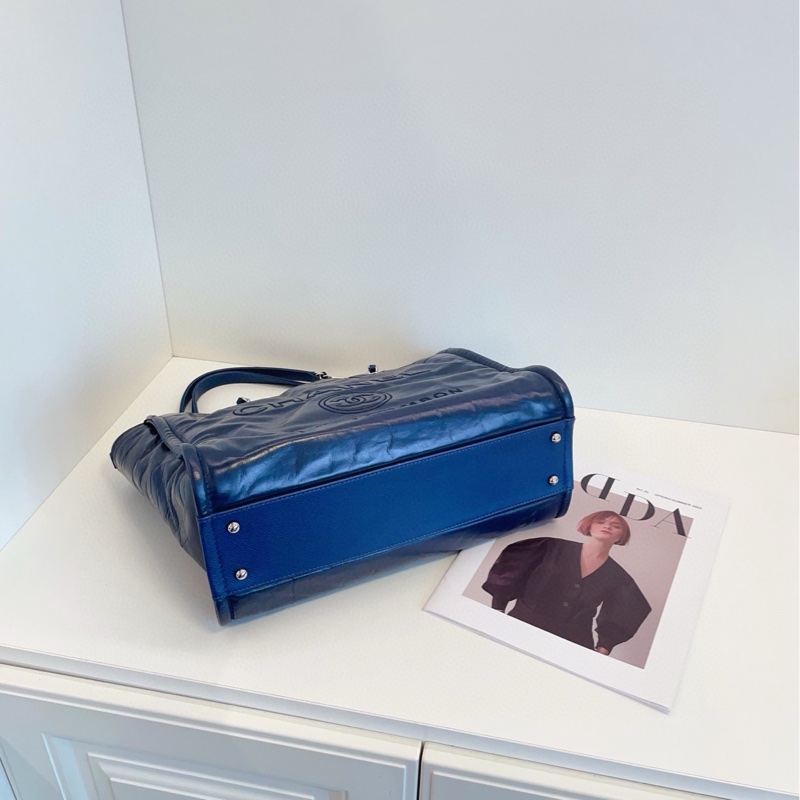 【98新🆕】Chanel 全皮款沙灘包 藍色浮雕logo 單肩包-6