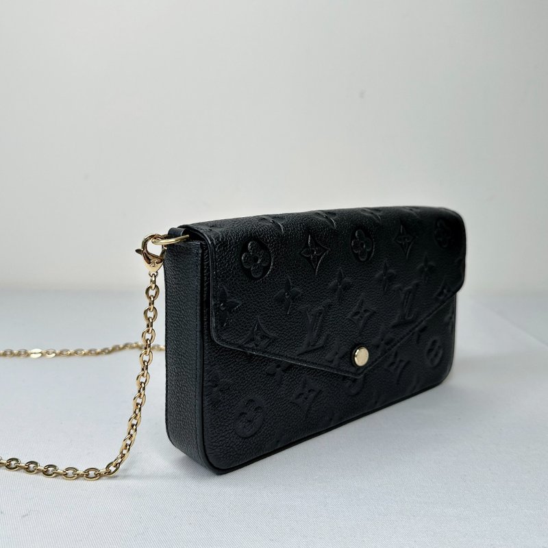 LV 三合一黑壓紋鏈帶包-4