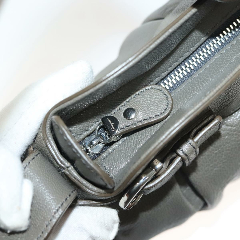 【日本直送】Salvatore Ferragamo 灰色銀色皮革肩背包 正品 135050-9