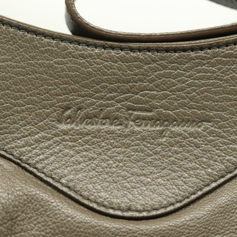 【日本直送】Salvatore Ferragamo 灰色銀色皮革肩背包 正品 135050-16