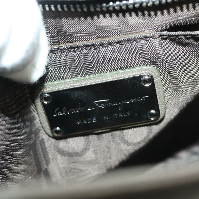 【日本直送】Salvatore Ferragamo 灰色銀色皮革肩背包 正品 135050-17