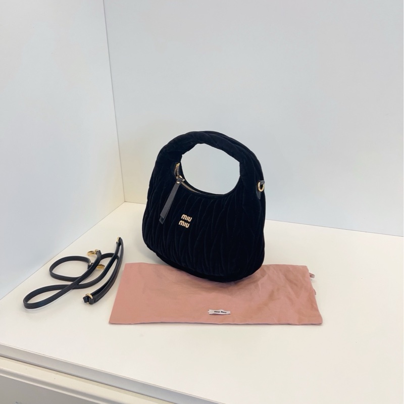 【閒置99新🆕】MiuMiu 24年新款 黑金絲絨 Wander hobo 半月包 小號（非mini哦）手提包 斜挎包-2