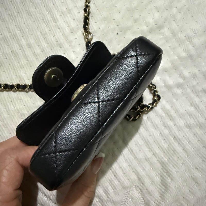 全網最低價🔥黑色迷你蝴蝶卡包腰包 經典菱格紋羊皮面料 搭配金色logo 質感超好-7