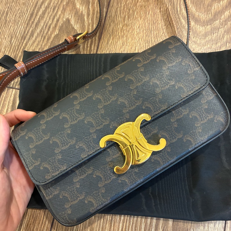 Celine老花腋下包-CLAUDE標誌印花牛皮革肩揹袋-5