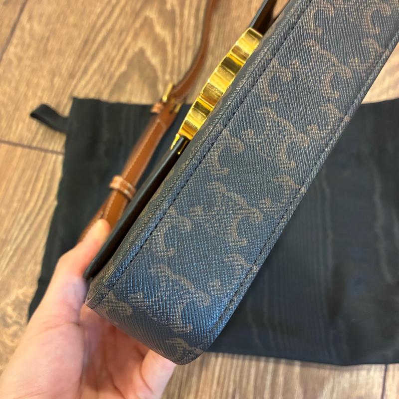 Celine老花腋下包-CLAUDE標誌印花牛皮革肩揹袋-7