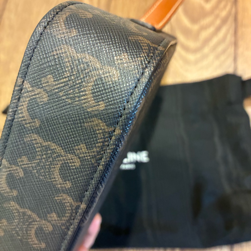 Celine老花腋下包-CLAUDE標誌印花牛皮革肩揹袋-8