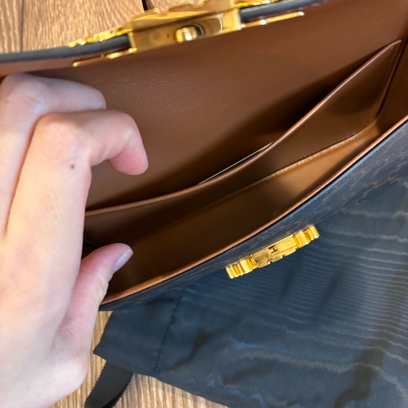 Celine老花腋下包-CLAUDE標誌印花牛皮革肩揹袋-9