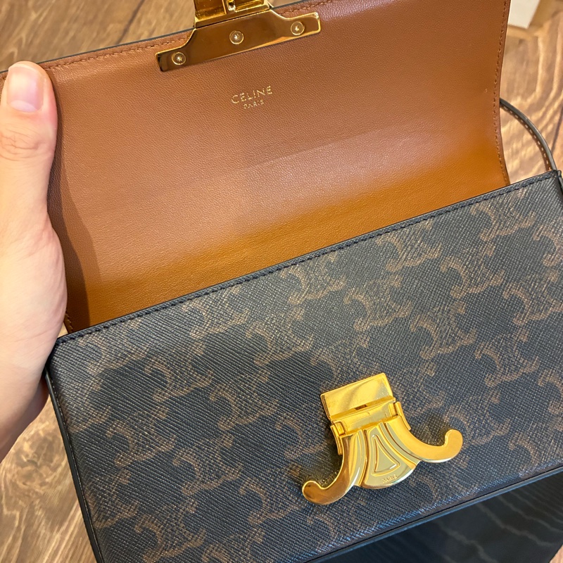 Celine老花腋下包-CLAUDE標誌印花牛皮革肩揹袋-11