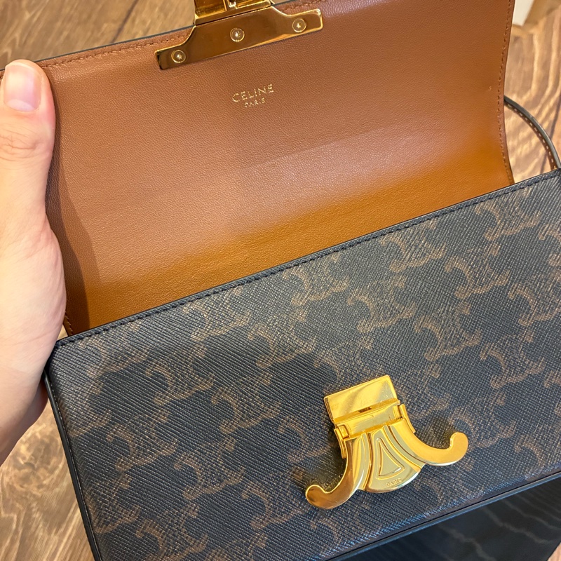 Celine老花腋下包-CLAUDE標誌印花牛皮革肩揹袋-13