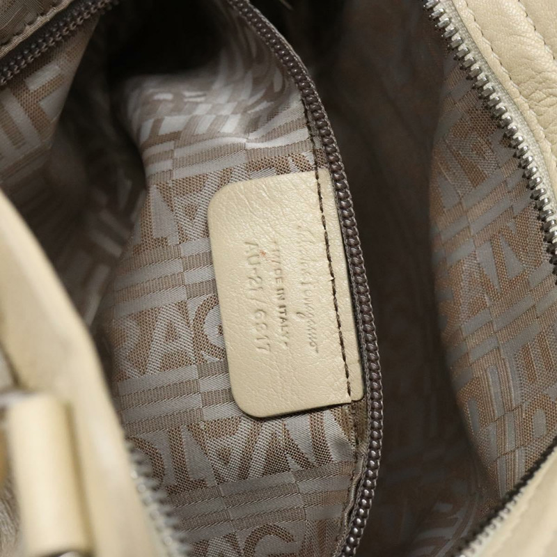 【日本直送】Salvatore Ferragamo Gancini 手袋 皮革 象牙色 銀色 正品 142123-11