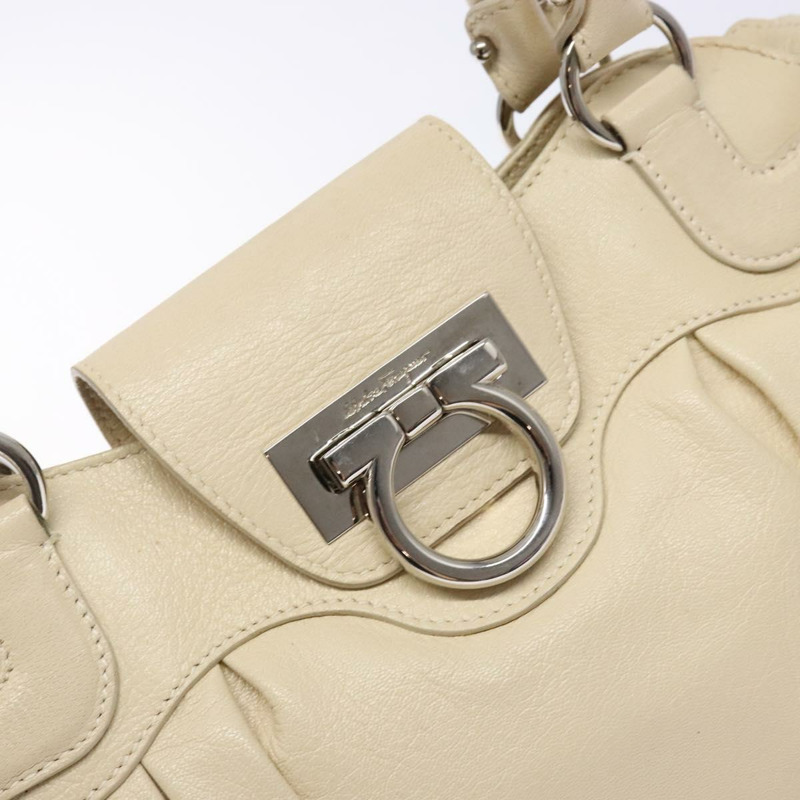 【日本直送】Salvatore Ferragamo Gancini 手袋 皮革 象牙色 銀色 正品 142123-16