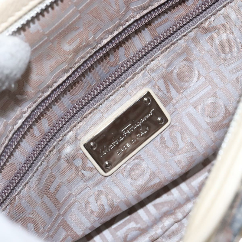 【日本直送】Salvatore Ferragamo Gancini 手袋 皮革 象牙色 銀色 正品 142123-18