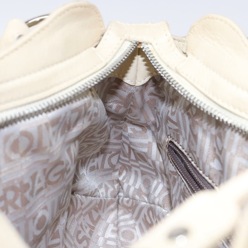 【日本直送】Salvatore Ferragamo Gancini 手袋 皮革 象牙色 銀色 正品 142123-19