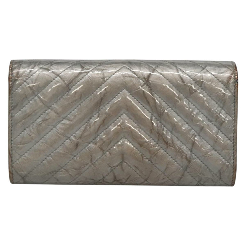 【日本直送】香奈兒 V 字縫線 COCO 標誌長錢包,漆皮銀色,CC 標誌,貨號 141921-1