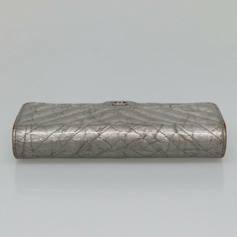 【日本直送】香奈兒 V 字縫線 COCO 標誌長錢包,漆皮銀色,CC 標誌,貨號 141921-4