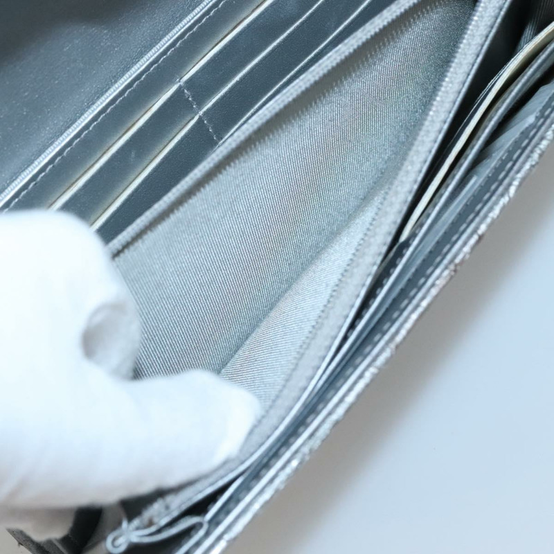 【日本直送】香奈兒 V 字縫線 COCO 標誌長錢包,漆皮銀色,CC 標誌,貨號 141921-9