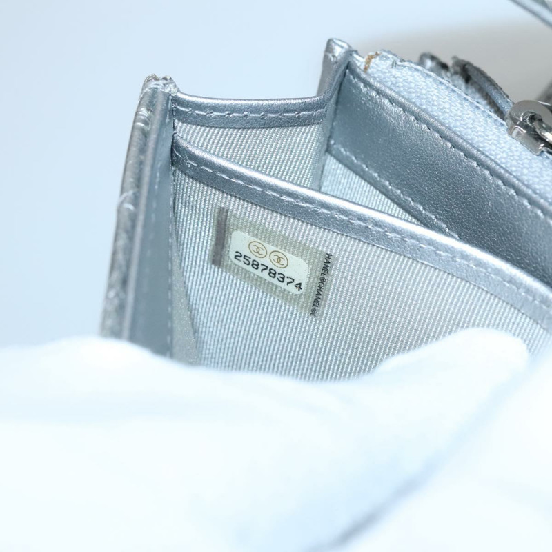 【日本直送】香奈兒 V 字縫線 COCO 標誌長錢包,漆皮銀色,CC 標誌,貨號 141921-10