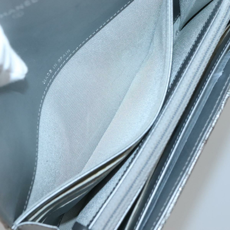 【日本直送】香奈兒 V 字縫線 COCO 標誌長錢包,漆皮銀色,CC 標誌,貨號 141921-18