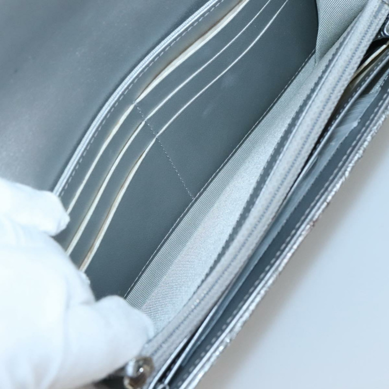 【日本直送】香奈兒 V 字縫線 COCO 標誌長錢包,漆皮銀色,CC 標誌,貨號 141921-19