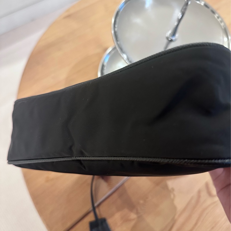 【全🆕】 PRADA Re-Edition 2005 經典銀扣三角標Hobo 腋下包手提包單肩包 迷你 mini黑色-3